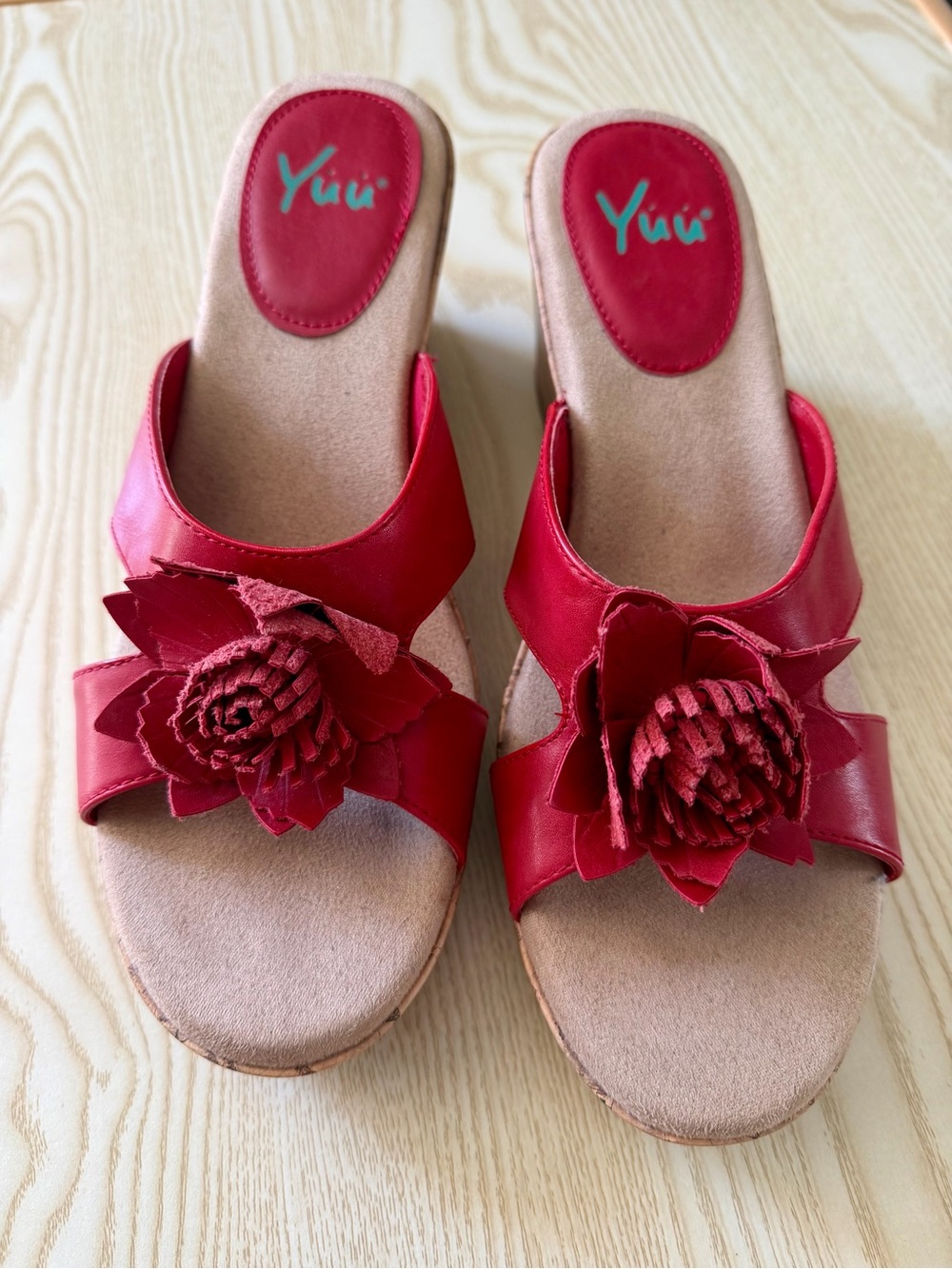 Yuu Red Leather Floral Slide Mules